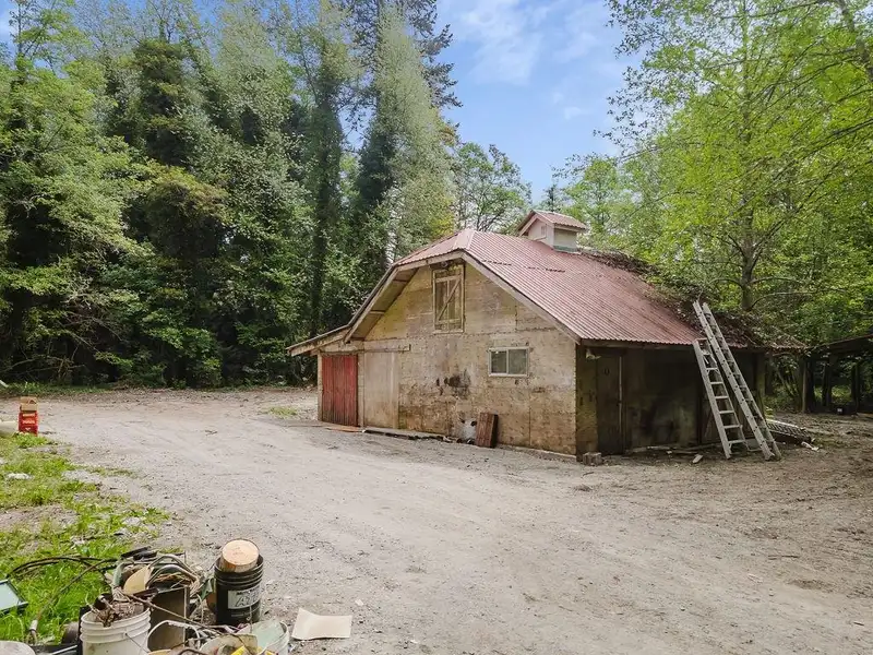 1575 BURTON ROAD - photo 2 of 17