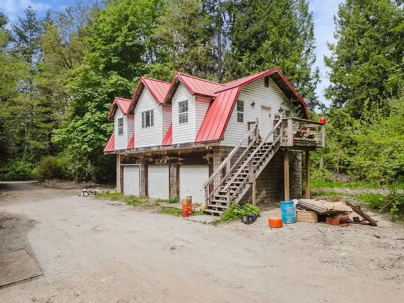 1575 BURTON ROAD - photo 3 of 17