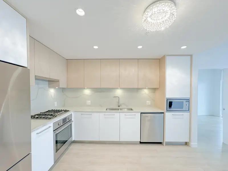 1401 567 CLARKE ROAD - photo 2 of 27