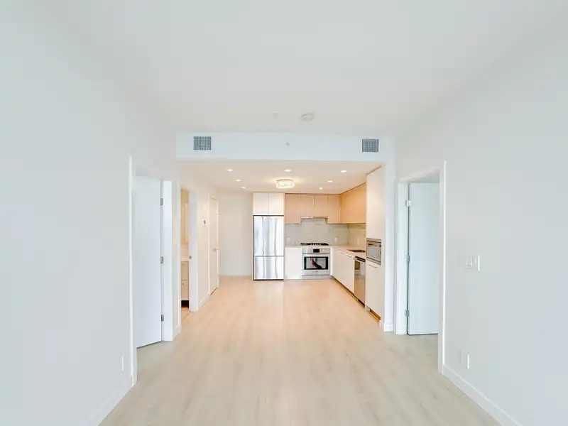 1401 567 CLARKE ROAD - photo 4 of 27