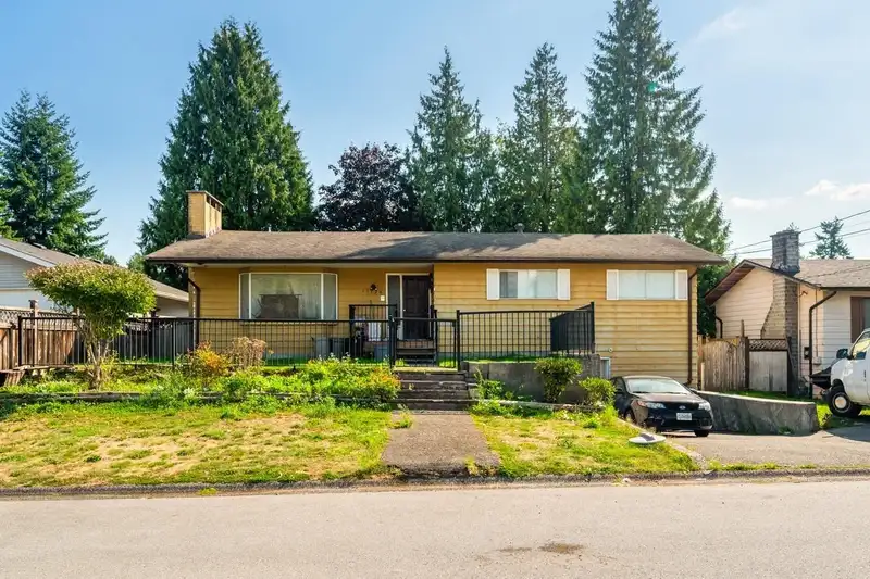 11726 94A AVENUE - photo 1 of 6