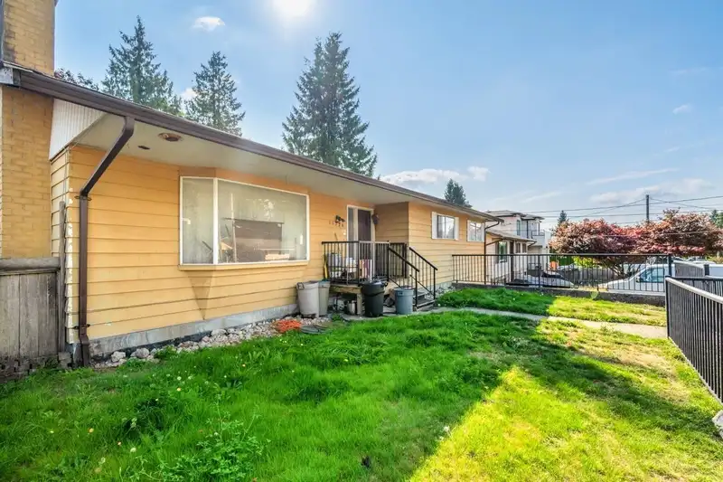 11726 94A AVENUE - photo 2 of 6