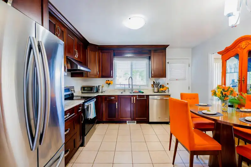 9462 159A STREET - photo 3 of 13