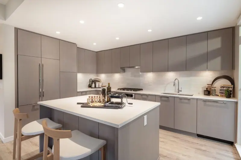 177 1330 WELLON STREET - photo 2 of 10