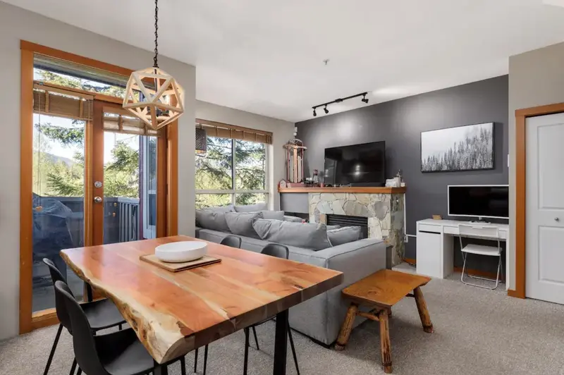 15 4385 NORTHLANDS BOULEVARD - photo 1 of 14