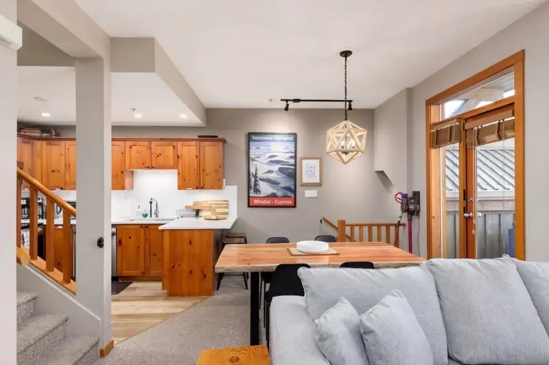 15 4385 NORTHLANDS BOULEVARD - photo 3 of 14