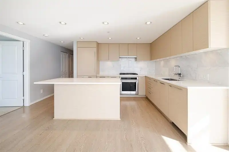 2508 6700 DUNBLANE AVENUE - photo 1 of 20