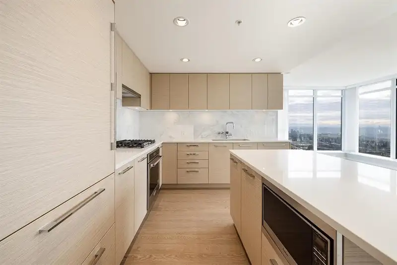 2508 6700 DUNBLANE AVENUE - photo 2 of 20