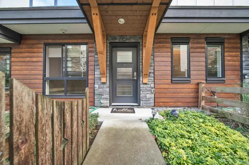 220 16488 64 AVENUE - photo 2 of 40