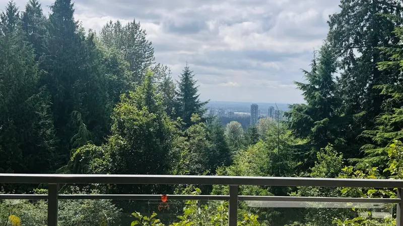 301 1415 PARKWAY BOULEVARD - photo 3 of 11