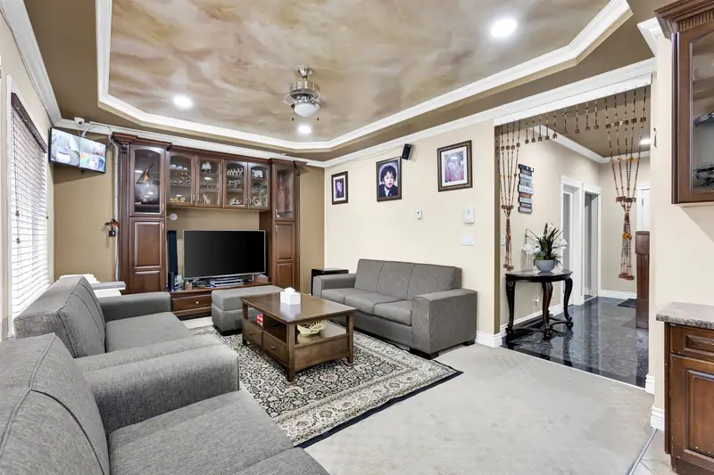 7770 146 STREET - photo 2 of 25