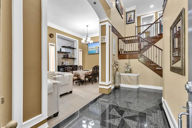 7770 146 STREET - photo 3 of 25