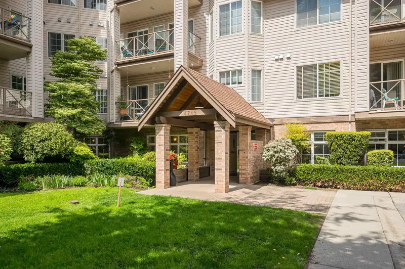 202 4745 54A STREET - photo 2 of 25