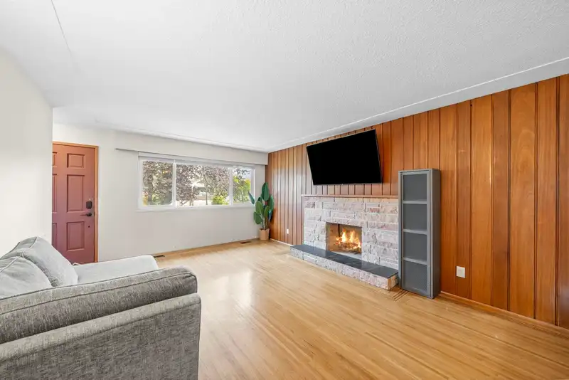 2634 PARKER STREET - photo 3 of 40