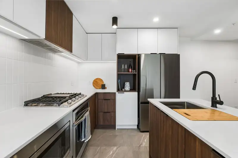 206 623 KEMSLEY AVENUE - photo 1 of 40