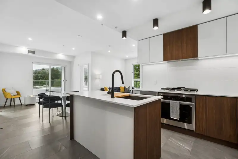 206 623 KEMSLEY AVENUE - photo 2 of 40