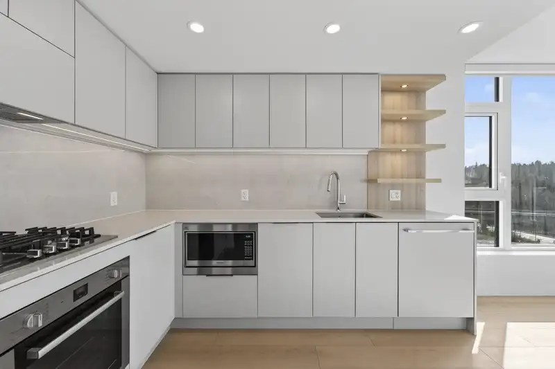 608 311 ALDERSON AVENUE - photo 3 of 14