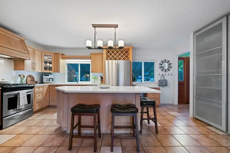 4086 BROCKTON CRESCENT - photo 1 of 20