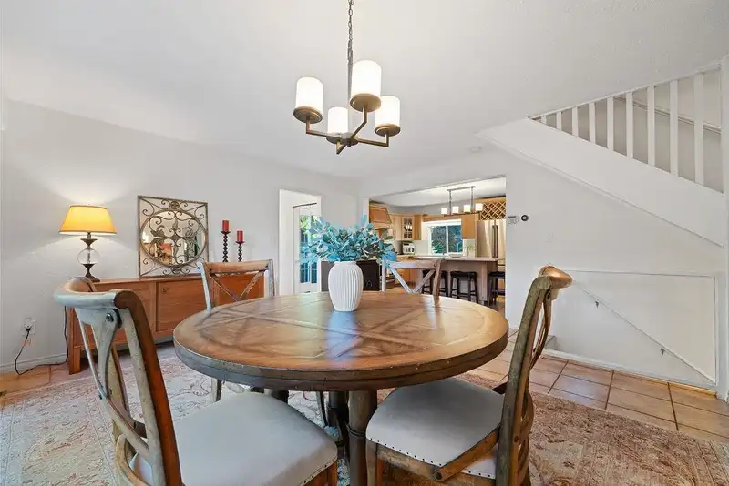 4086 BROCKTON CRESCENT - photo 4 of 20