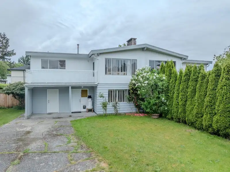 8520 ROSEDENE COURT - photo 4 of 40