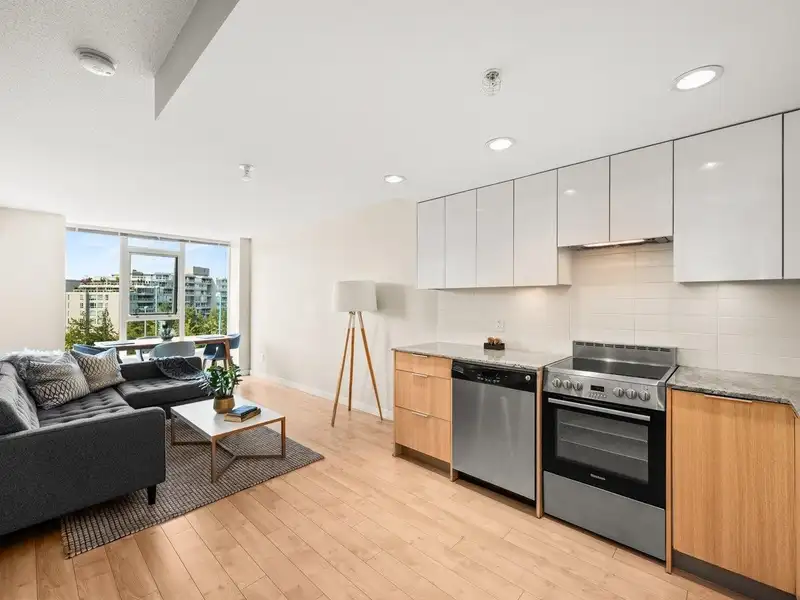714 445 W 2ND AVENUE - photo 3 of 40