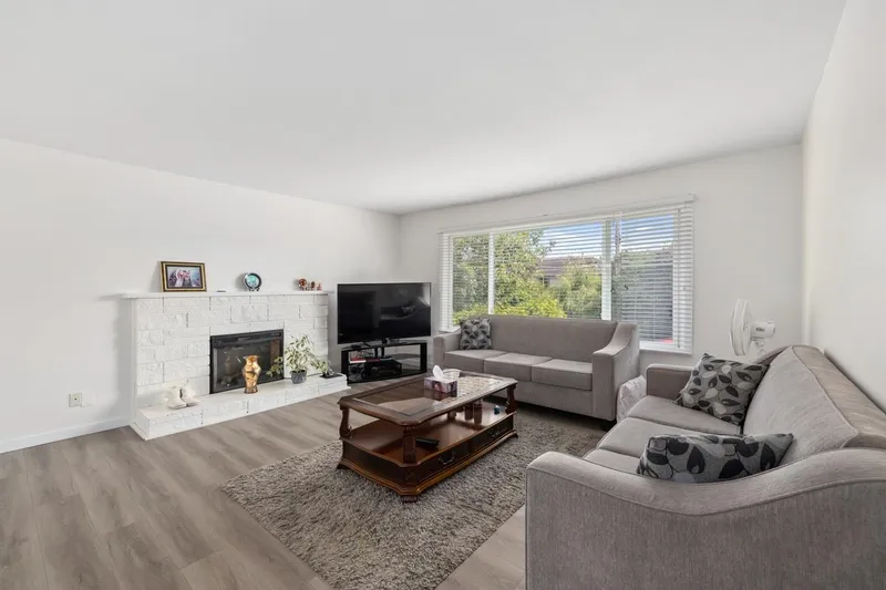 5483 CHESTNUT CRESCENT - photo 4 of 25