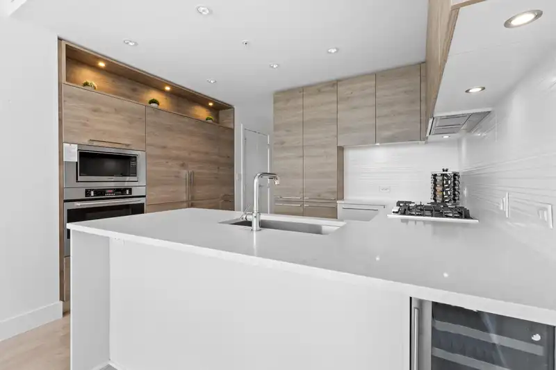 1007 7388 KINGSWAY - photo 4 of 38