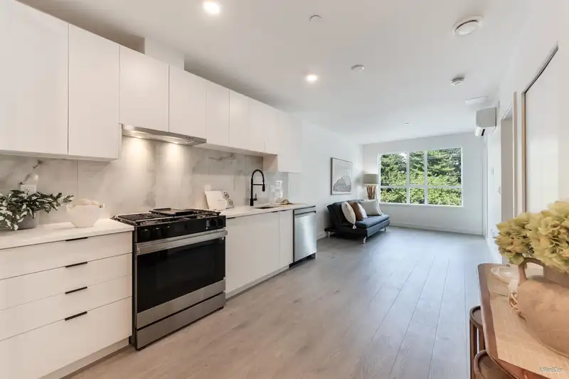 202 13238 105 AVENUE - photo 1 of 20