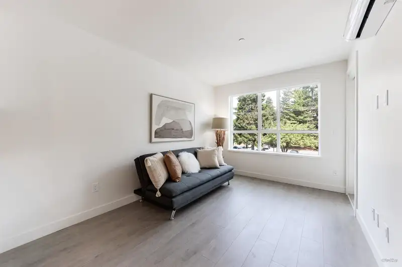 202 13238 105 AVENUE - photo 4 of 20