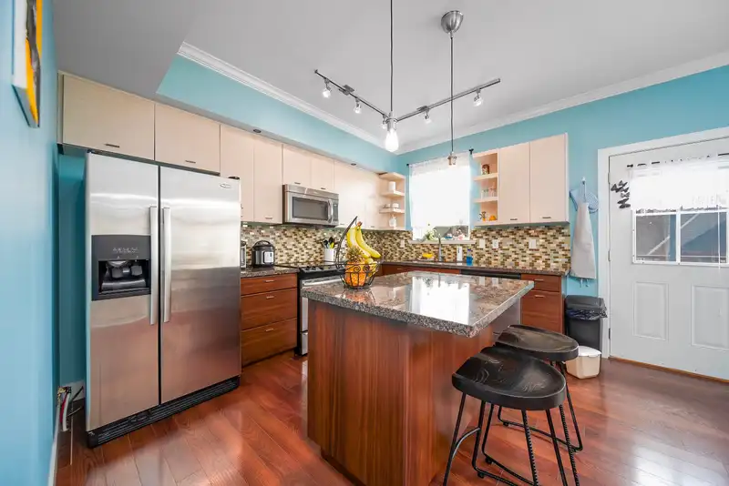 41 6299 144 STREET - photo 2 of 35