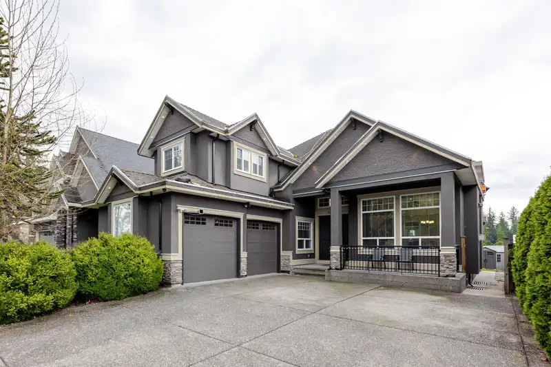 15670 107 AVENUE - photo 1 of 40
