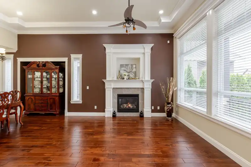 15670 107 AVENUE - photo 3 of 40