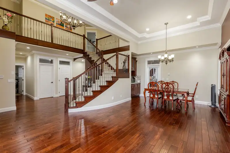 15670 107 AVENUE - photo 4 of 40