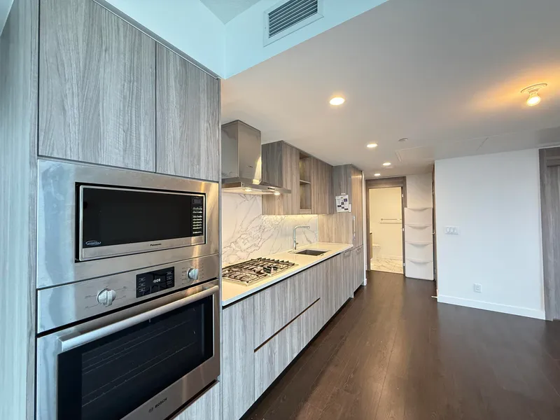 509 4880 LOUGHEED HWY - photo 3 of 25