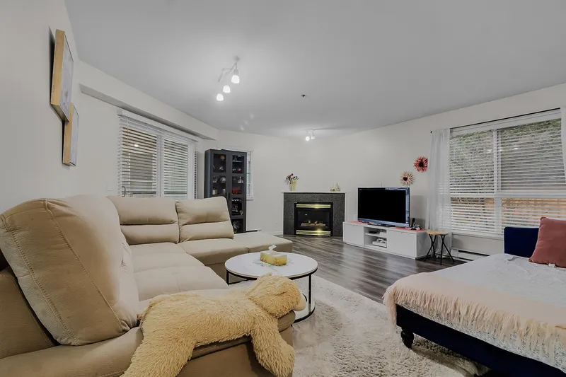 64 2727 E KENT AVENUE NORTH - photo 3 of 25