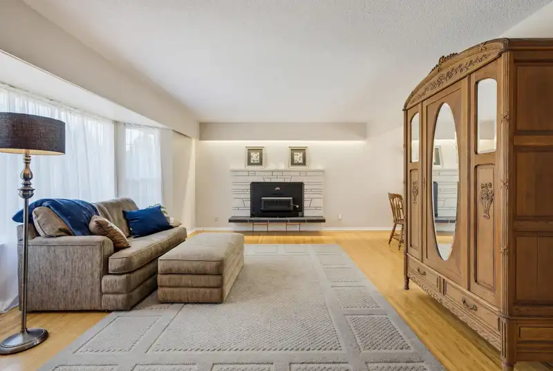5247 57 STREET - photo 4 of 38