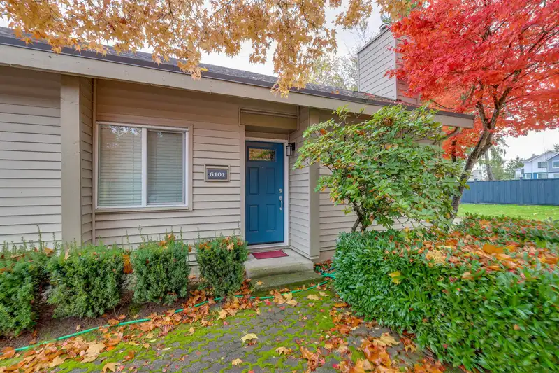 6101 W GREENSIDE DRIVE - photo 2 of 7