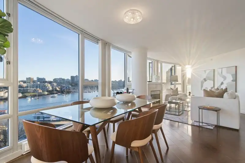 1006 1033 MARINASIDE CRESCENT - photo 1 of 39