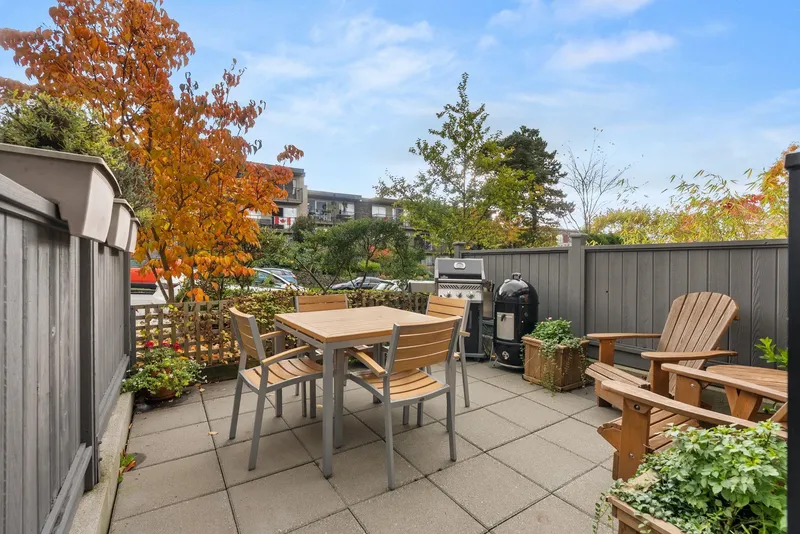 4 1851 ADANAC STREET - photo 4 of 25