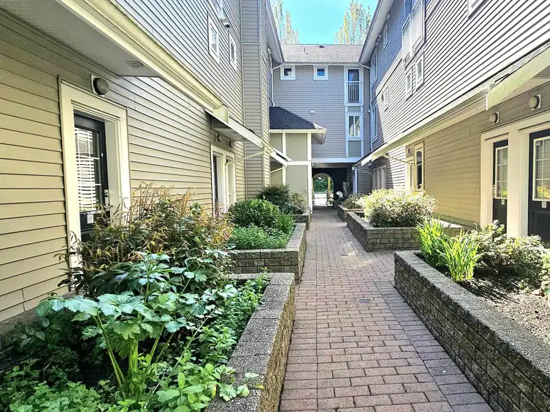 47 6965 HASTINGS STREET - photo 2 of 11