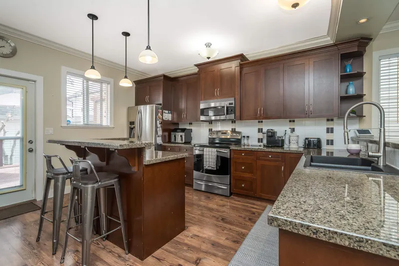 19232 68A AVENUE - photo 4 of 25