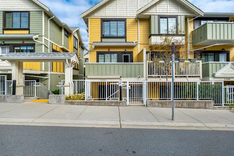 2306 SPRING STREET - photo 2 of 35