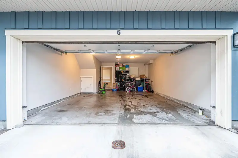 6 6028 MAPLE ROAD - photo 4 of 19