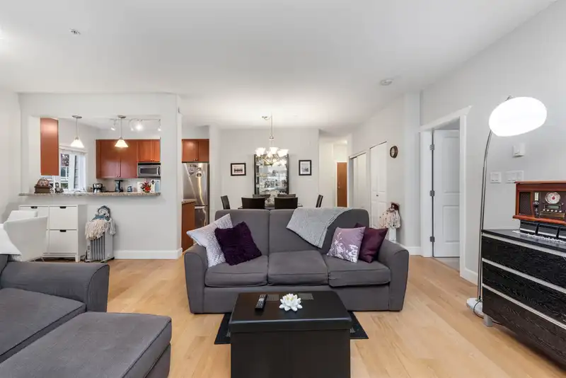 105 4233 BAYVIEW STREET - photo 2 of 27