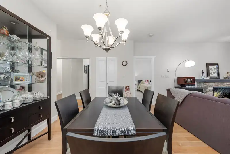 105 4233 BAYVIEW STREET - photo 3 of 27