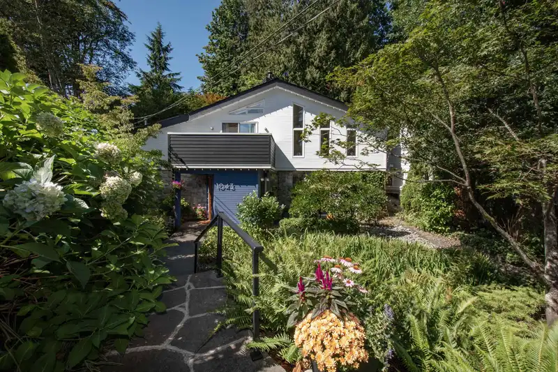 1043 KINLOCH LANE - photo 1 of 40