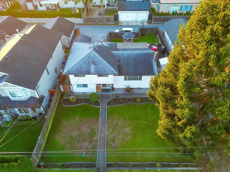 9211 NO. 1 ROAD - photo 1 of 8