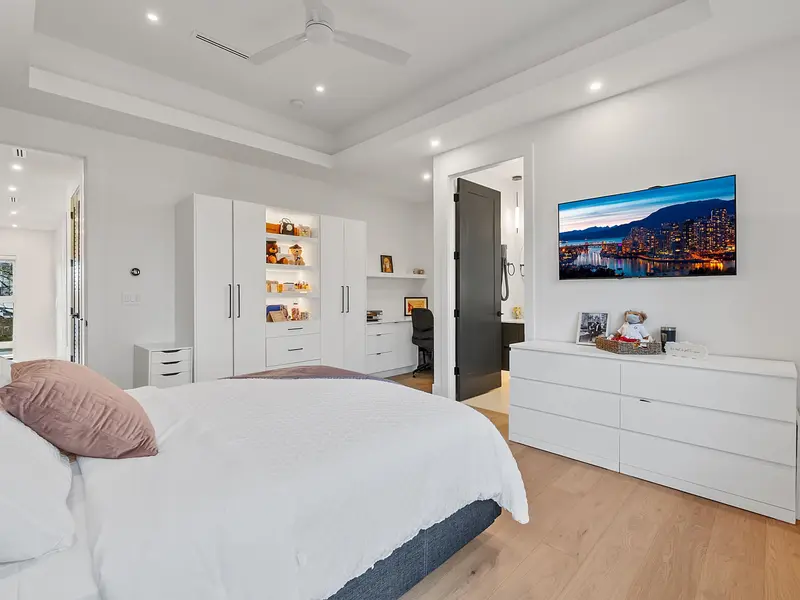 14295 73A AVENUE - photo 2 of 25