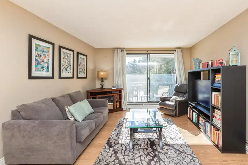 206 1740 SOUTHMERE CRESCENT - photo 3 of 21