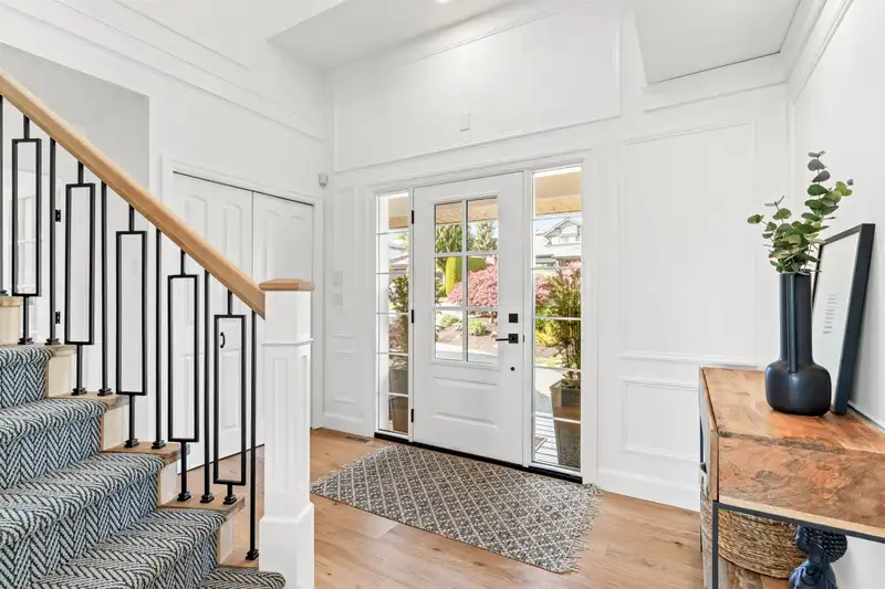 16372 78 AVENUE - photo 4 of 40